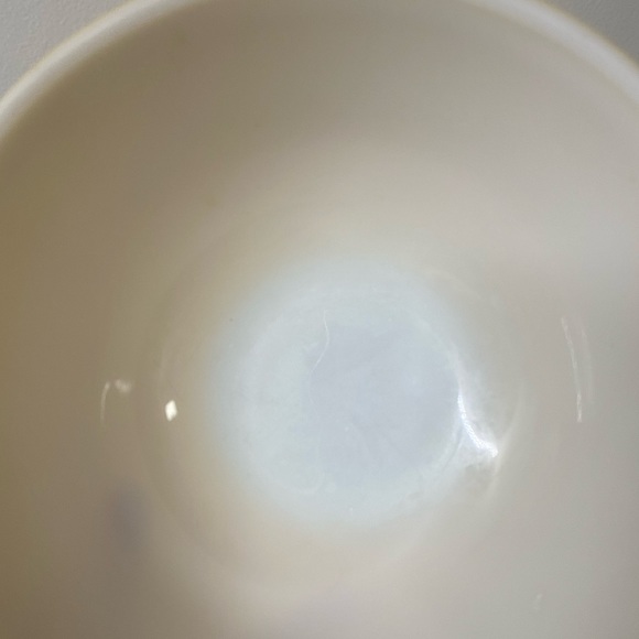 Vintage Pyrex Reverse Primary Yellow 403 mixing bowl 8.5” - Picture 5 of 10